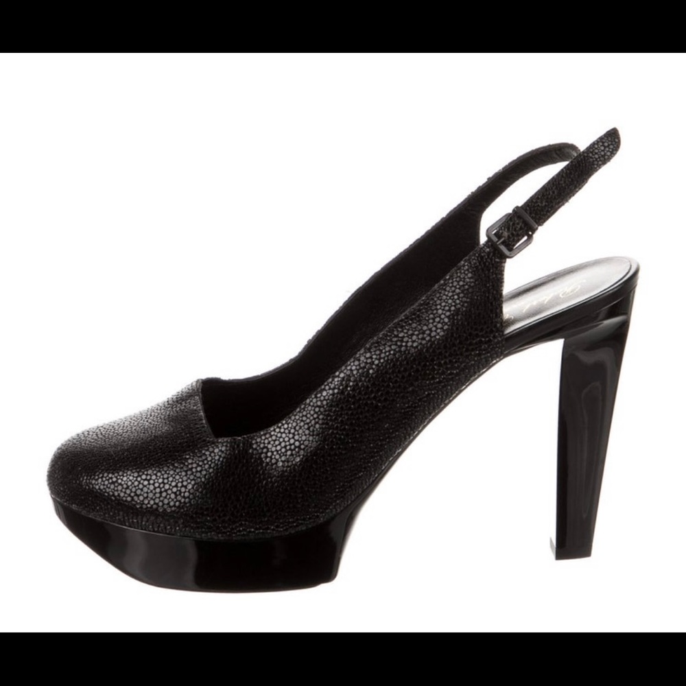 Robert Clergerie
Patent Leather Slingback Pumps